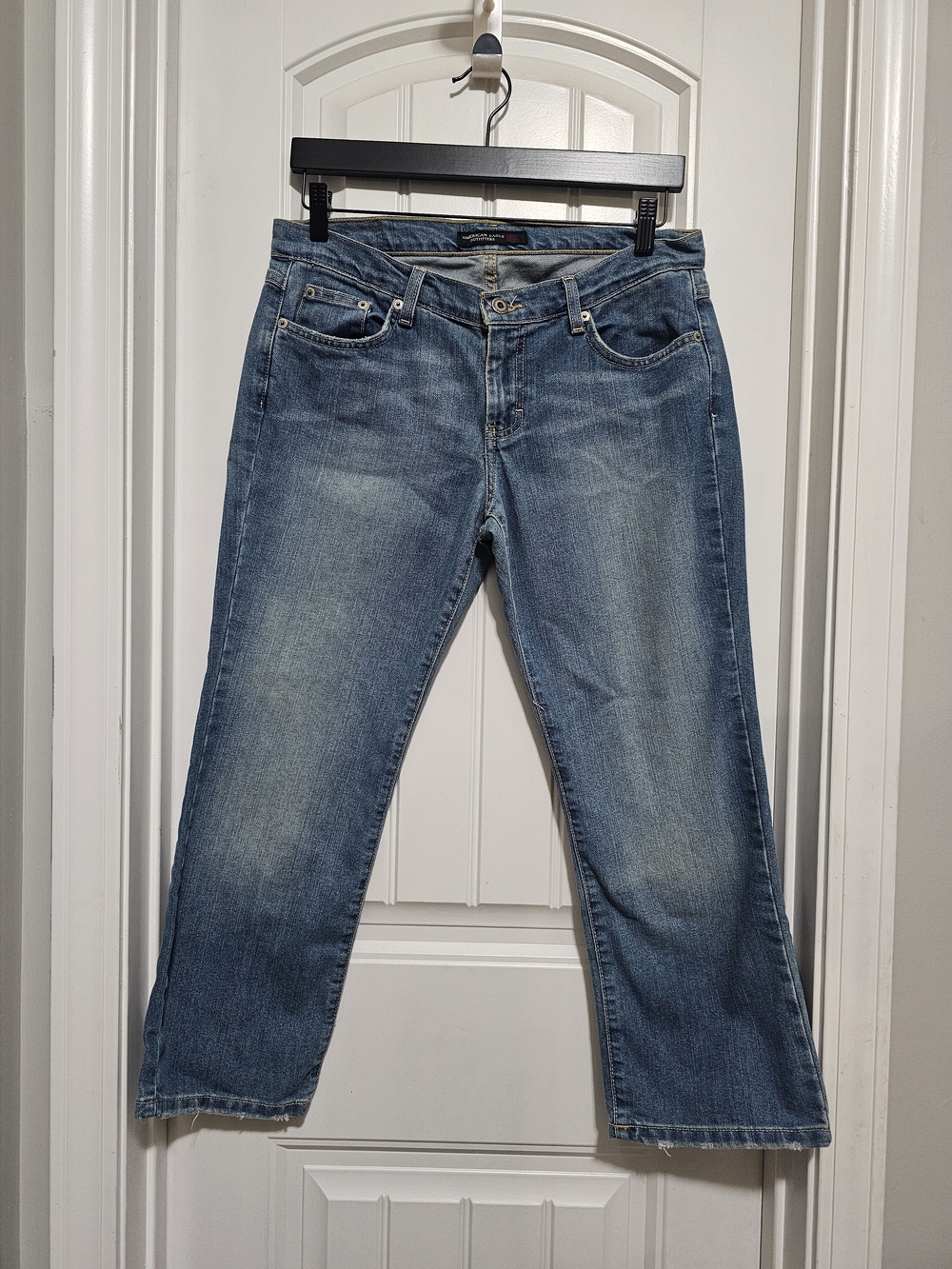 American Eagle Outfitters Women's Light Blue Cropped Jeans